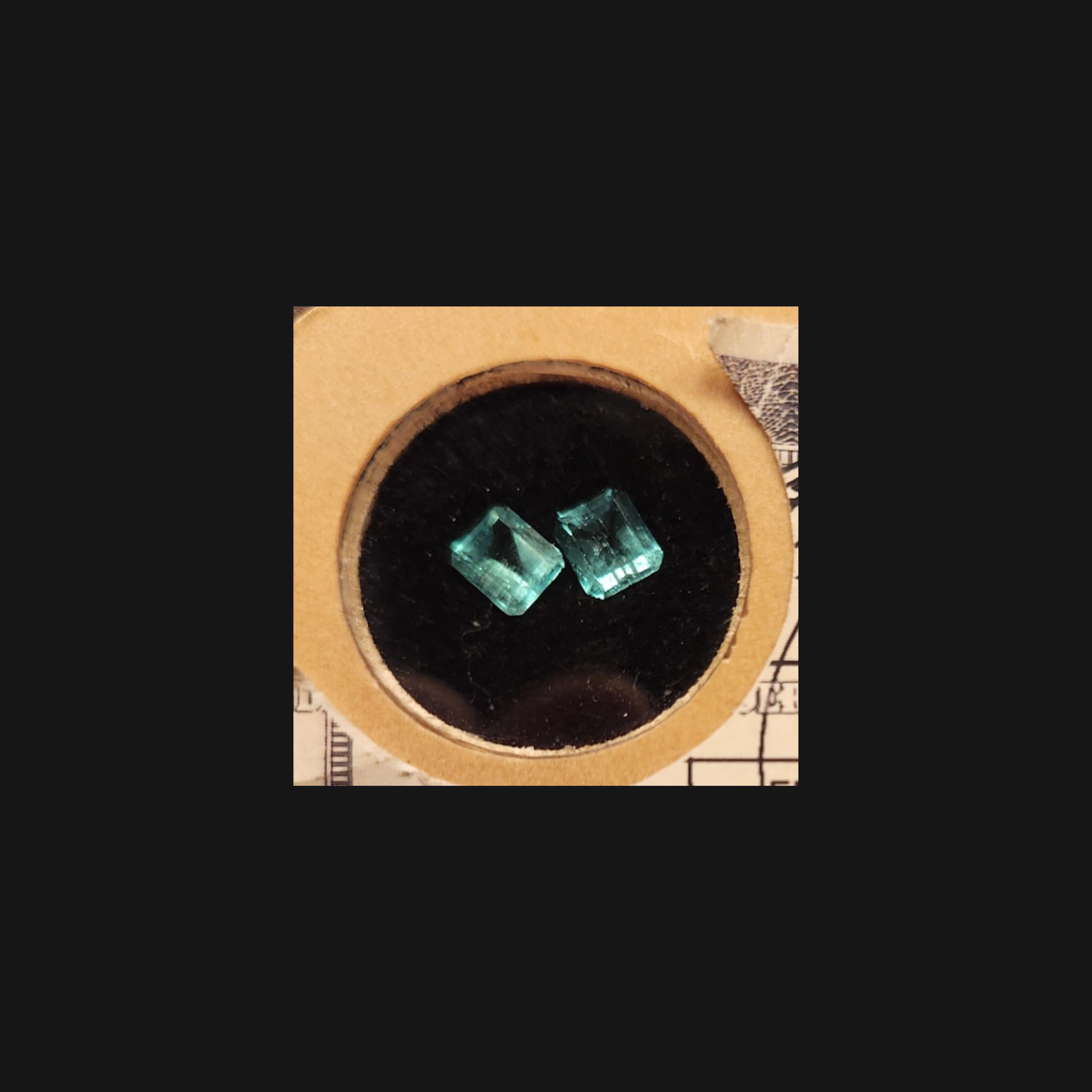 Émeraudes naturelles (1,91 ct) – Lot de 2 pierres – Certifiées GRA