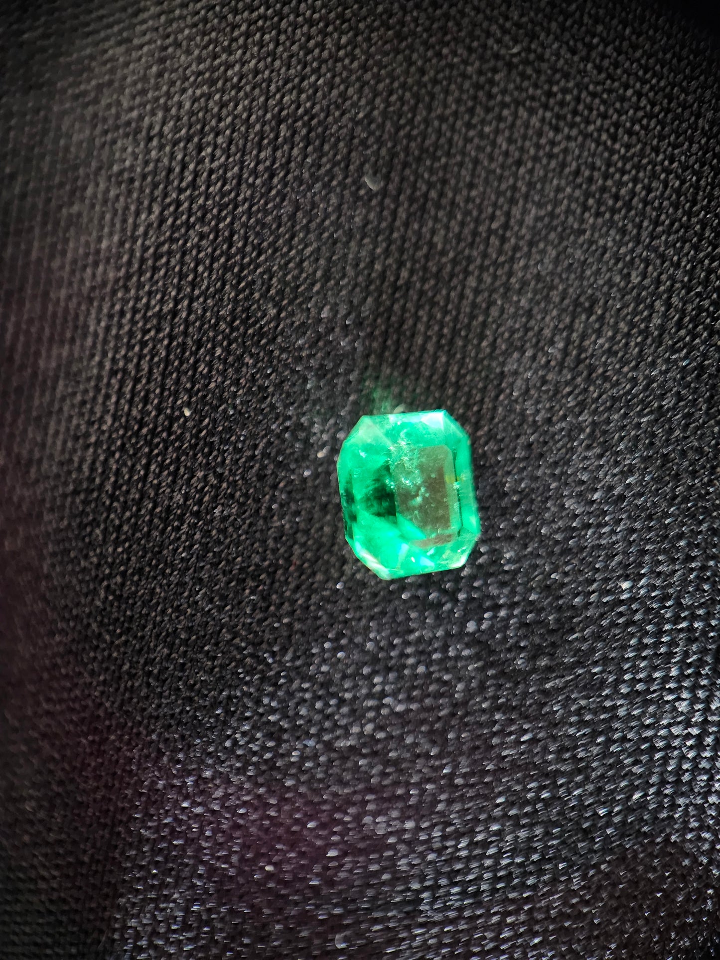 Émeraude Naturelle (0,54 ct) – Certifiée Mine de Chivor (Colombie)