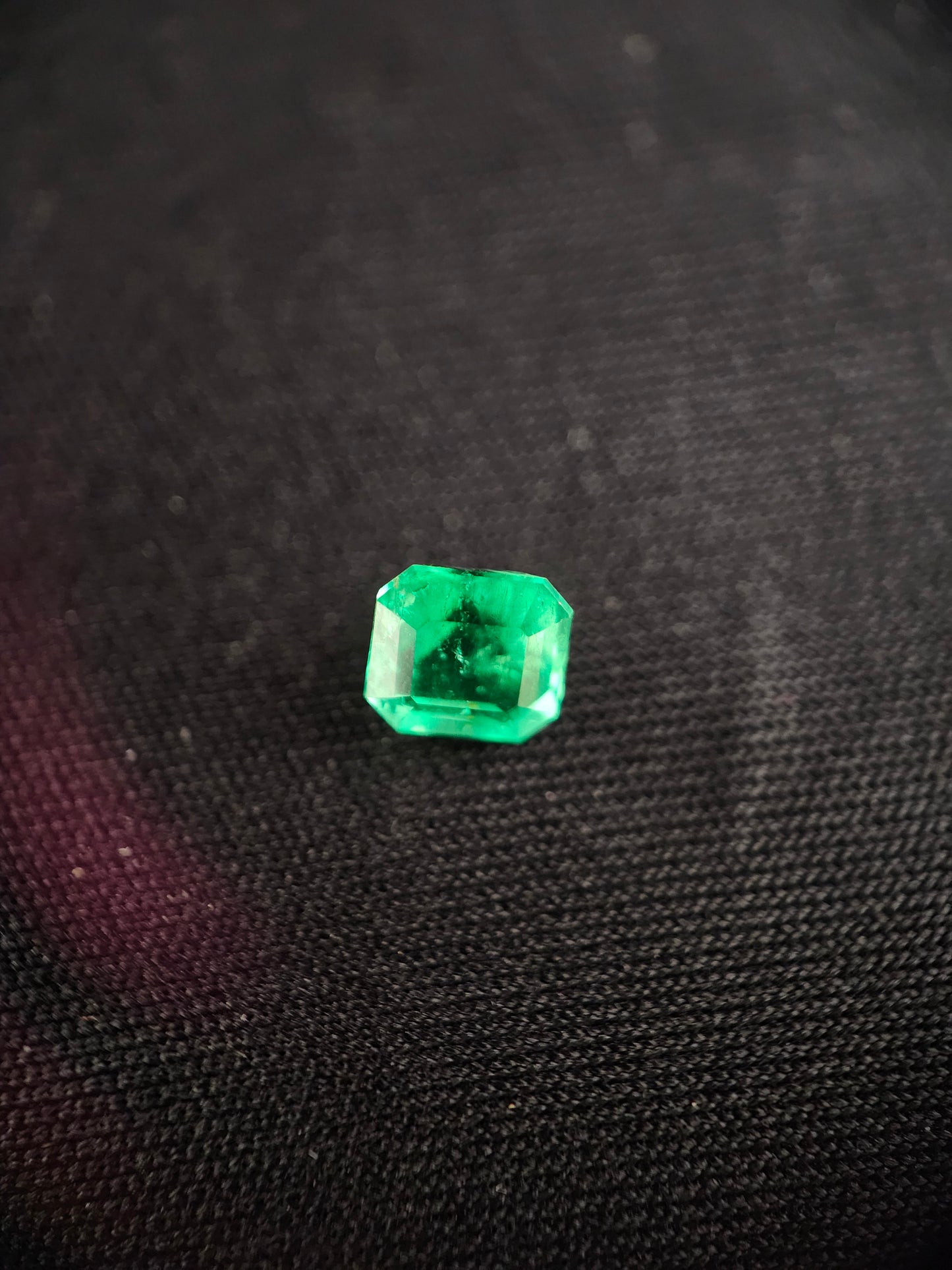 Émeraude Naturelle (0,54 ct) – Certifiée Mine de Chivor (Colombie)