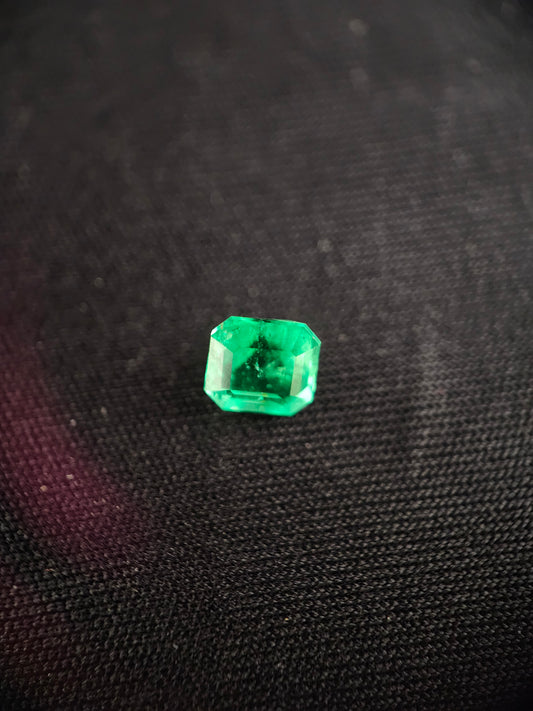 Émeraude Naturelle (0,54 ct) – Certifiée Mine de Chivor (Colombie)