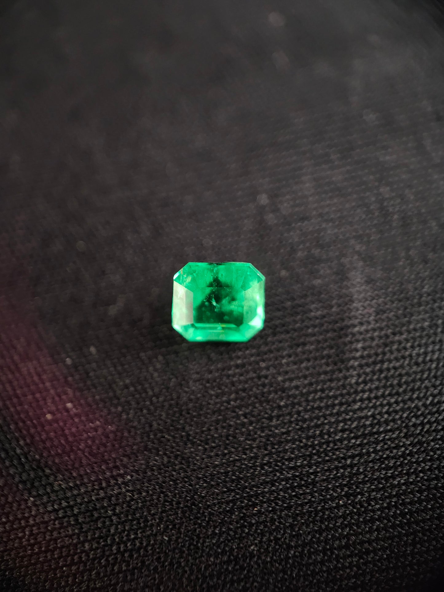 Émeraude Naturelle (0,54 ct) – Certifiée Mine de Chivor (Colombie)