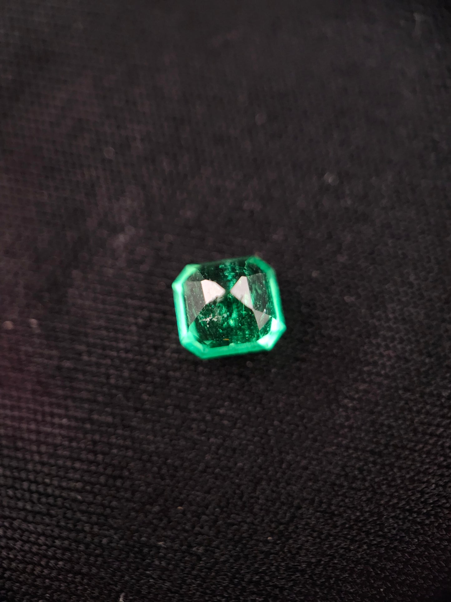 Émeraude Naturelle (0,54 ct) – Certifiée Mine de Chivor (Colombie)