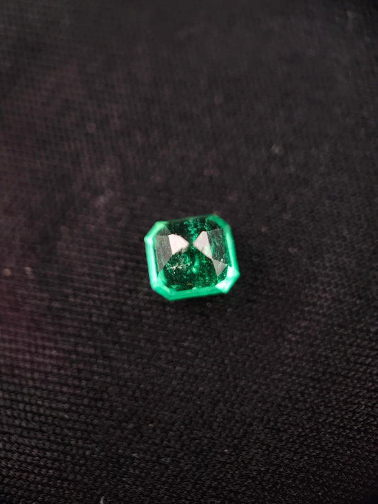 Émeraude Naturelle (0,54 ct) – Certifiée Mine de Chivor (Colombie)