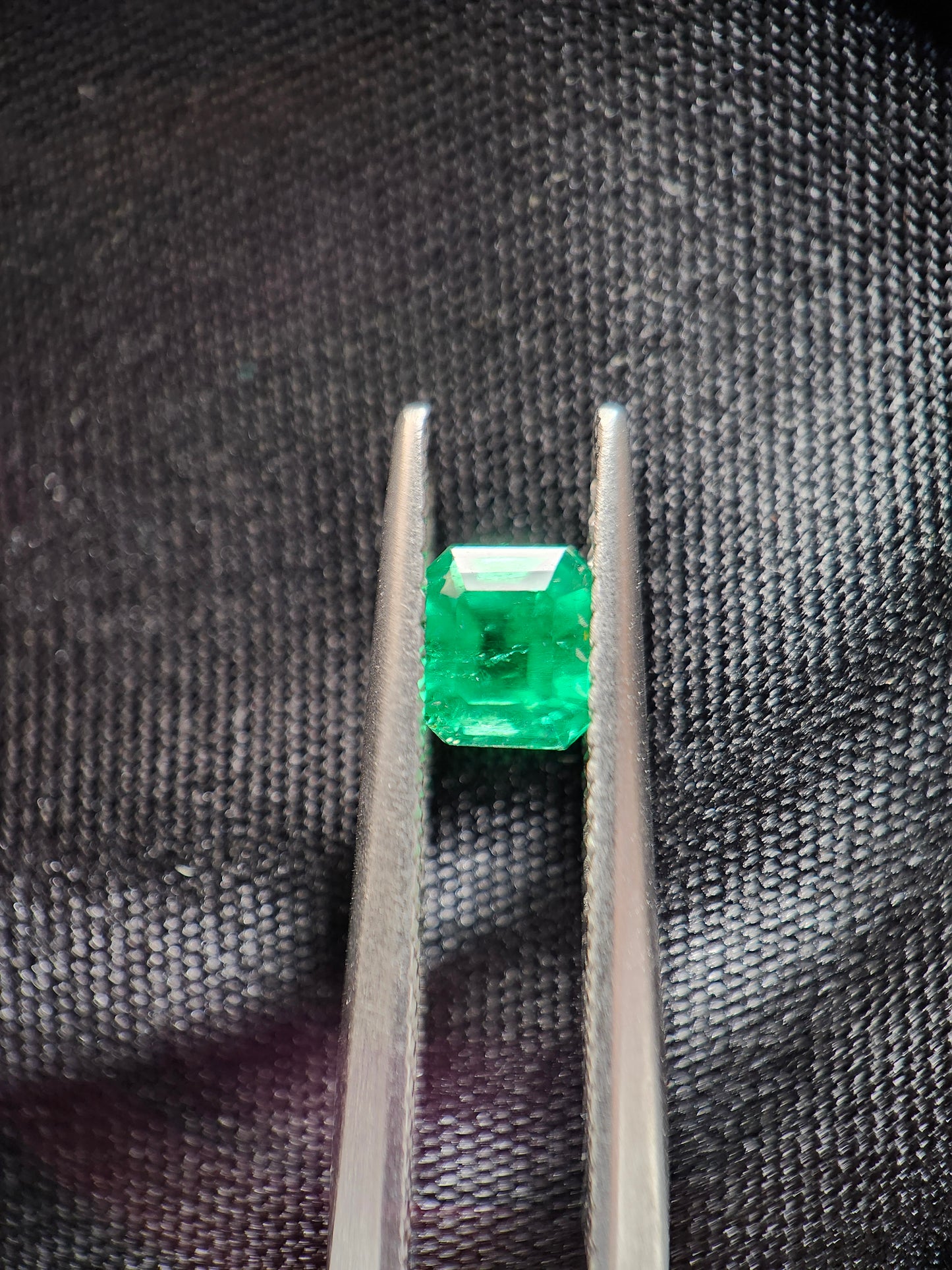 Émeraude Naturelle (0,54 ct) – Certifiée Mine de Chivor (Colombie)