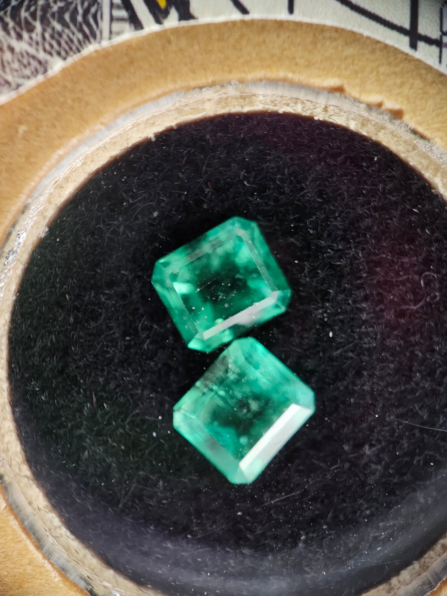 Émeraudes naturelles (1,91 ct)  - lot de 2 pierres - Certifiées Gemological Research Association